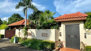 The inviting approach to the villa
