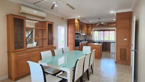 The kitchen with indoor dining-area