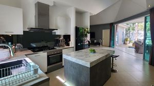 The kitchen with its breakfast counter
