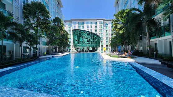 The lounge and gym at the end of the pool