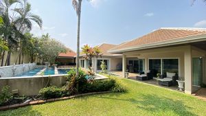 The manicured garden of this villa