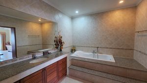 The master-bathroom also offers a bathtub