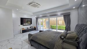 The master-bedroom with outdoor- or smart-TV views