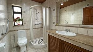The property offers 4 bathrooms