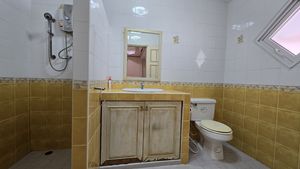 The property offers 5 bathrooms