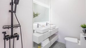 The property offers 5 en-suite bathrooms