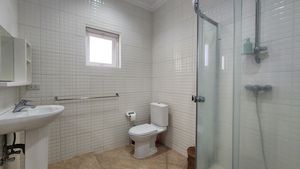 The property offers 6 bathrooms