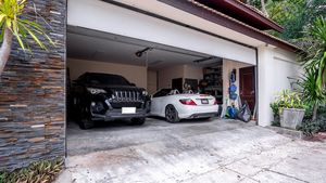 The remote-controlled double garage