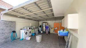 The working-and laundry area