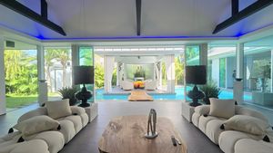 Views from the lounge area to the Sala