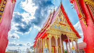 Wat Huai Yai, the nearby landmark