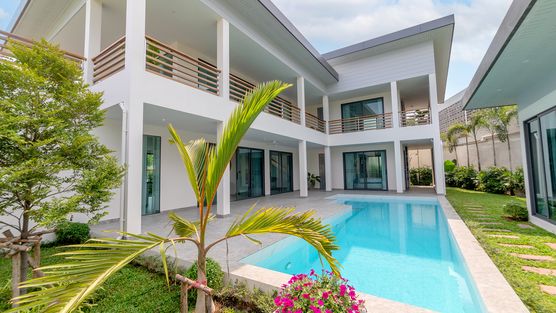 What a gorgeous home to be