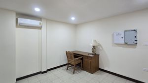 Yet another room on the ground-floor