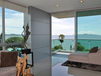 Wong Amat Tower High Class Beachfront 1 Bedroom Condo -