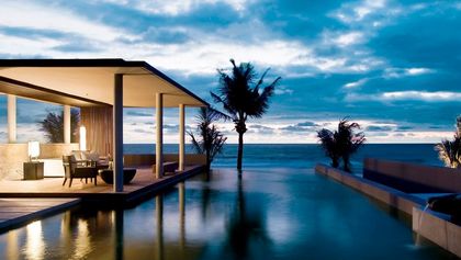 Private infinity pool right over the beach