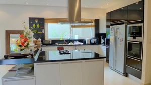Top modern Western kitchen