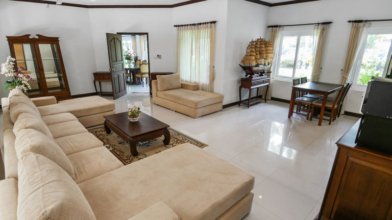 Lavish 6 Bedroom Pool Villa With Guesthouse On 1 720 M2 Near