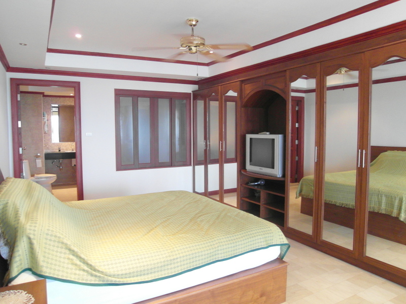 Top Floor Top Location 1 Bedroom Luxury Condo With Sea View