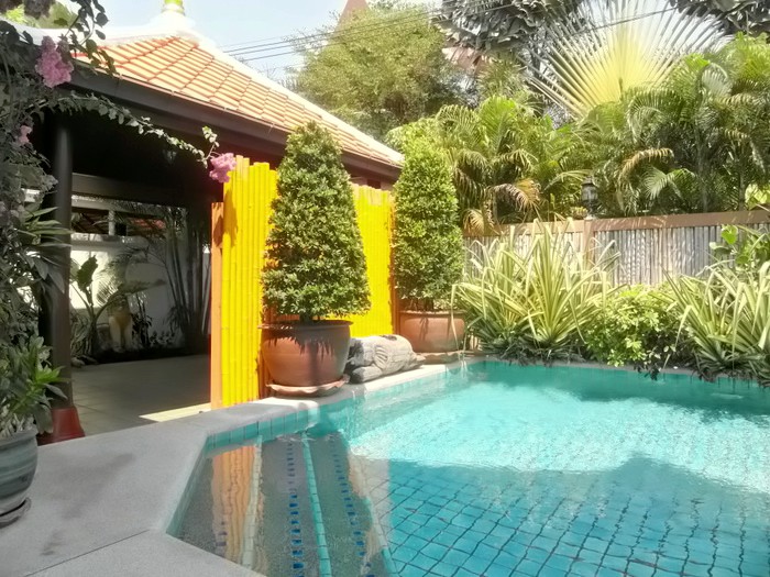 Tropical 3 Bedroom Pool Villa At Central Jomtien Location For Sale