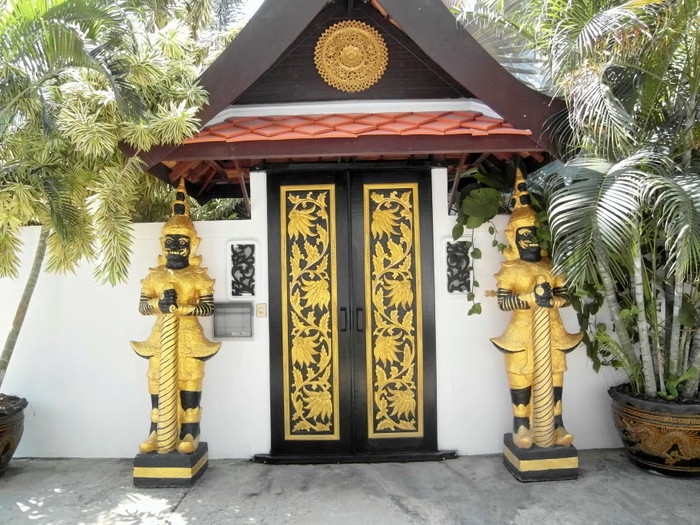 Tropical 3 Bedroom Pool Villa At Central Jomtien Location - 